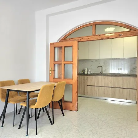 Rustic Center Vibes Apartment *